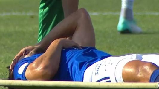 Lucas Silva mostrou desespero ao sair do campo neste sábado (11)