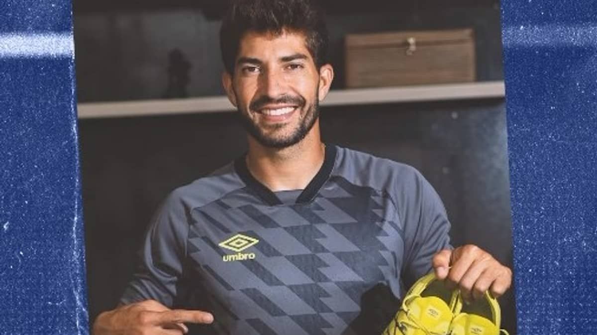 Lucas Silva, do Cruzeiro, fecha contrato com marca inglesa