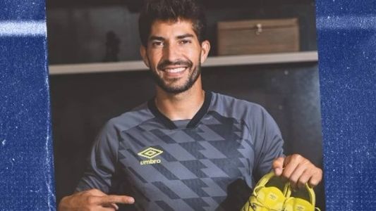 Lucas Silva, volante do Cruzeiro, agora é patrocinado pela Umbro