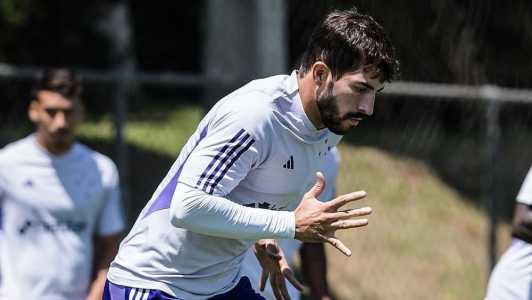 Lucas Silva, volante do Cruzeiro, voltou a ser opção