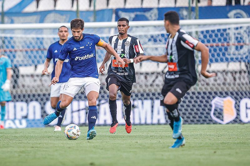 Capitão do Cruzeiro, Lucas Silva projeta clássico contra o Atlético