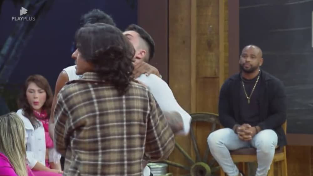 A Fazenda 15: seguranças entram em programa ao vivo após Lucas ir para cima de Black