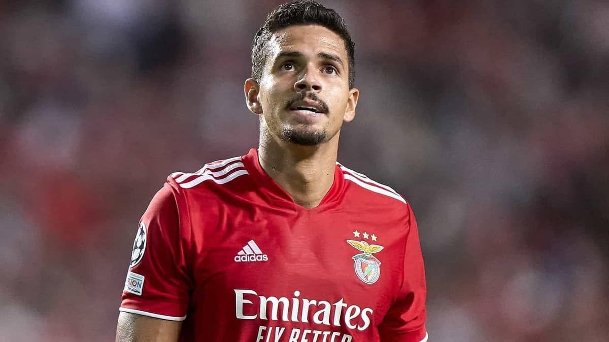 Veríssimo alinha condições com Corinthians e aguarda Benfica