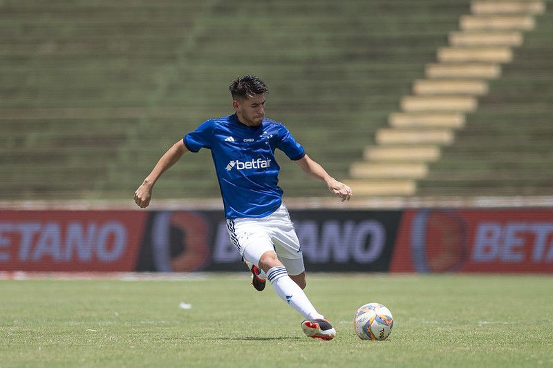 Reforço do Cruzeiro, substituto de Marlon reage após estreia com vitória