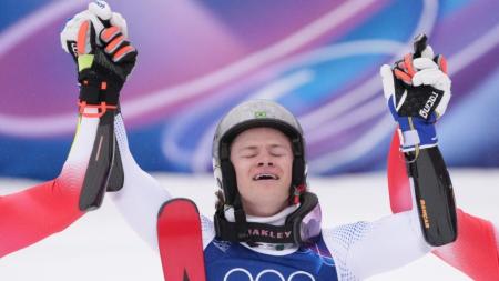 Lucas Pinheiro Braathen celebra ouro olímpico nos Jogos Olímpicos de Milão-Cortina no slalom gigante