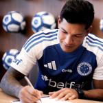 Cruzeiro anuncia renovação de contrato do volante Lucas Romero
