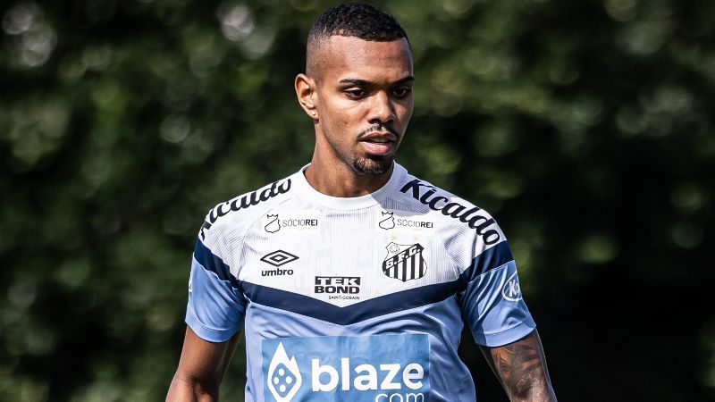 Santos vende jovem lateral a clube da Inglaterra; veja detalhes