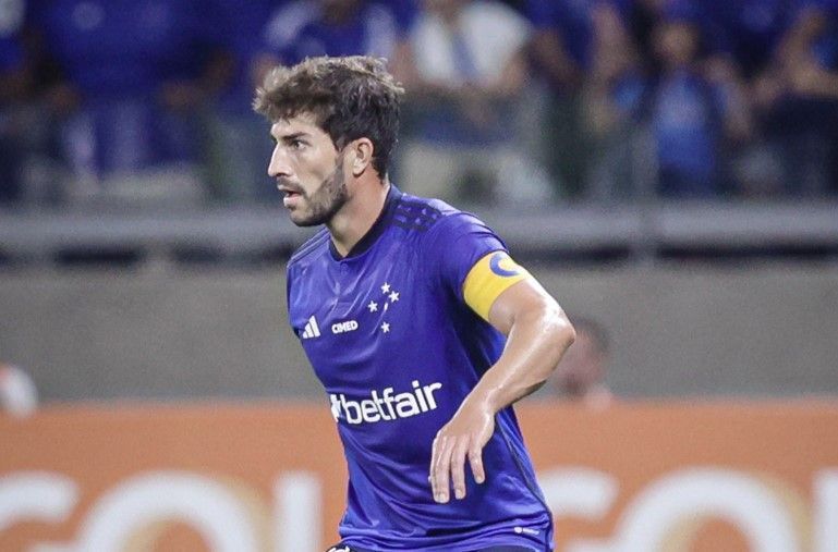 Novo capitão do Cruzeiro? Lucas Silva usa faixa na estreia de Larcamón