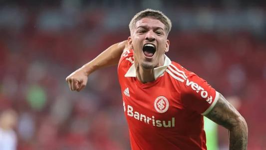 Lucca deve ganhar espaço na equipe titular nesta quarta-feira