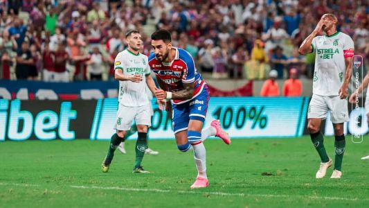 Lucero comemora o primeiro gol do Fortaleza, que abriu caminho para a virada