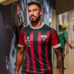 Suspenso pela Fifa, atacante do Fortaleza viaja para jogo contra o Inter