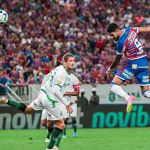 Fortaleza vira contra o América, afunda o rival e chega ao G6 do Brasileiro