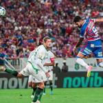 Fortaleza vira contra o América, afunda o rival e chega ao G6 do Brasileiro