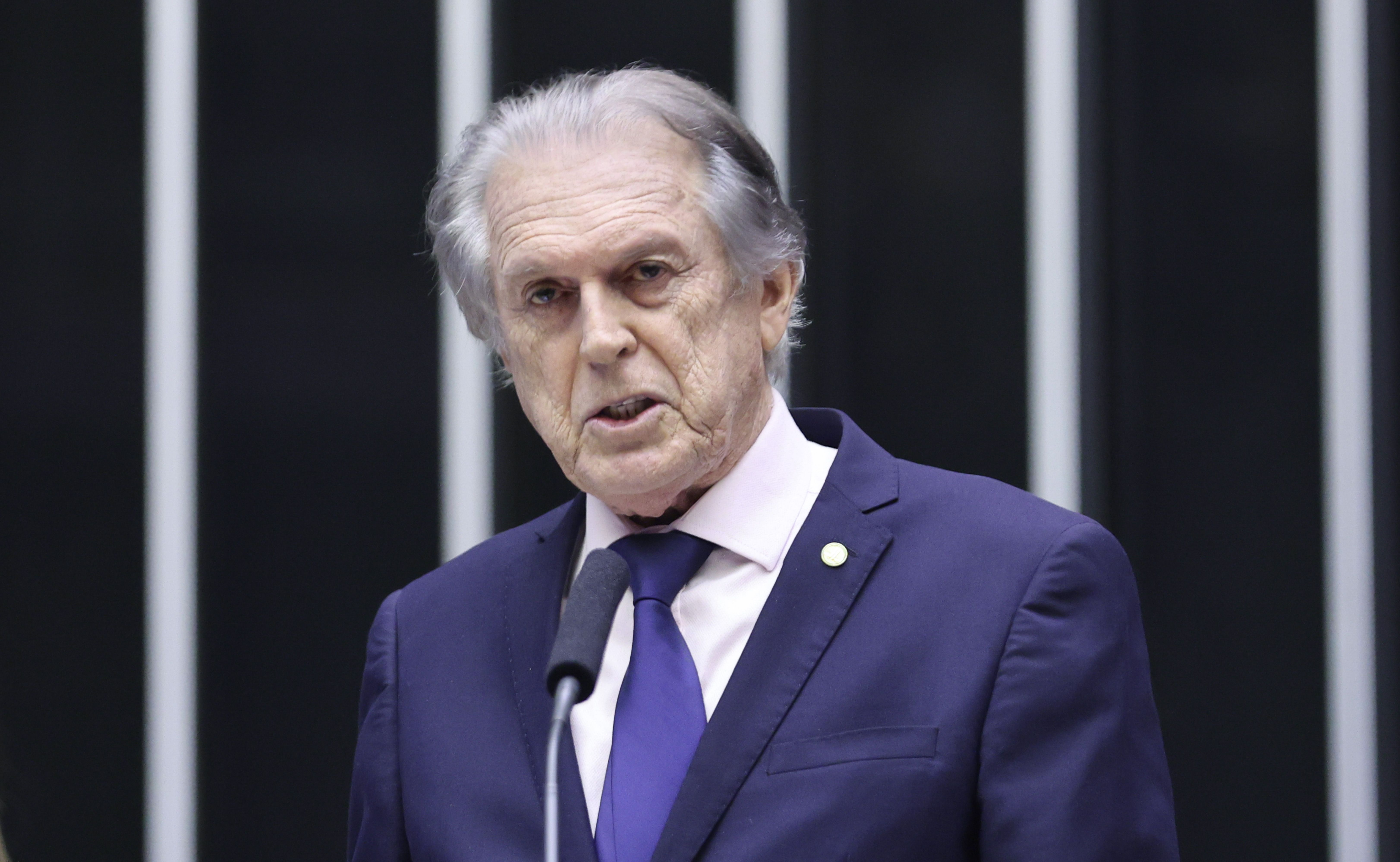Fora de Brasília, Bivar promete resposta de advogados em 72 horas à representação para expulsá-lo do União Brasil