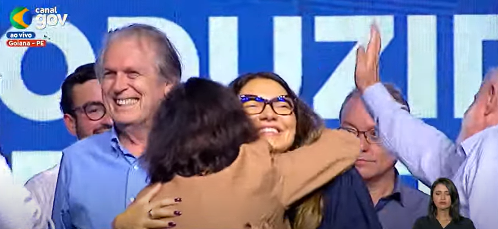 Após escândalo no União Brasil, Luciano Bivar reaparece ao lado de Lula em cerimônia em Pernambuco