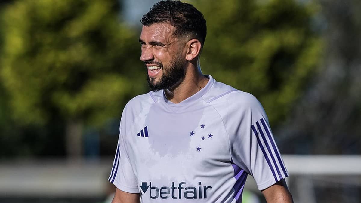 Pressão por ter 'irmão atleticano'? Novo zagueiro do Cruzeiro comenta 
