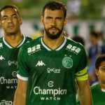 Zagueiro chega a BH para assinar contrato com o Cruzeiro
