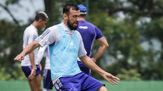 Luciano Castán, titular da zaga cruzeirense, fala em elenco fechado para obtenção de vitórias