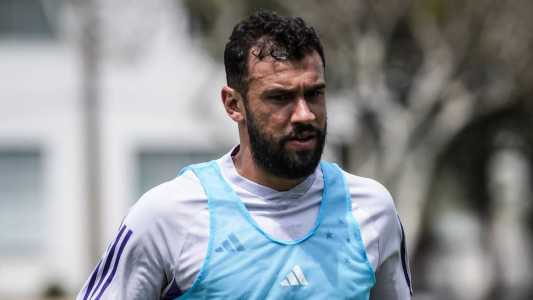 Luciano Castan, zagueiro do Cruzeiro, em treino na Toca da Raposa II, em Belo Horizonte