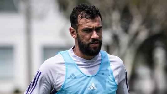 Luciano Castan, zagueiro do Cruzeiro, em treino na Toca da Raposa II, em Belo Horizonte