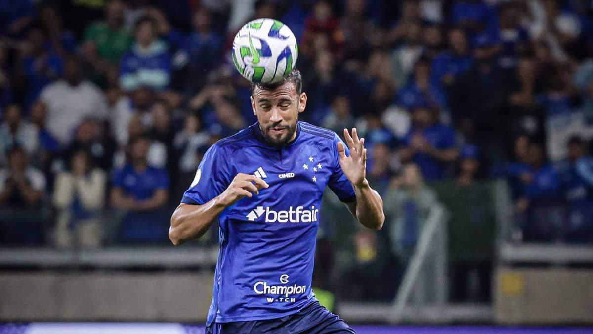 Cruzeiro perde zagueiro e volante para duelo com São Paulo, pelo Brasileiro