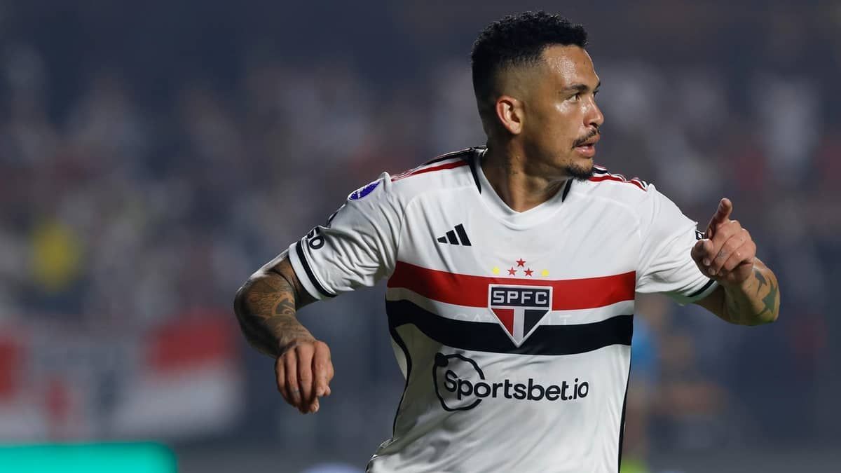 Luciano diz que cartão contra Corinthians 'está engasgado' e vê São Paulo forte