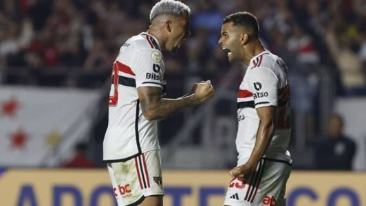 Luciano e Alisson comemoram gol do São Paulo