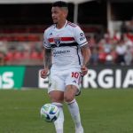 Luciano evita polêmicas de arbitragem no São Paulo e defende Arboleda