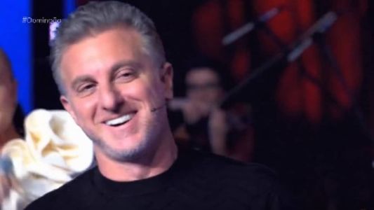Luciano Huck, aniversariante do dia, homenageou Faustão durante o Domingão