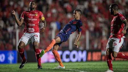 Luciano Juba marcou o gol do Sport por cobertura