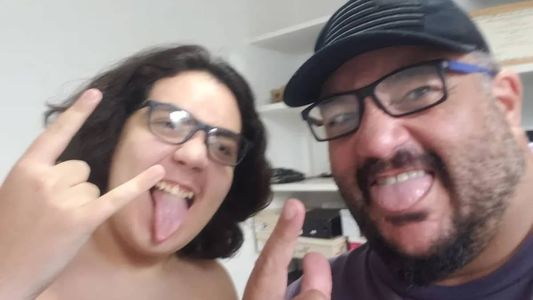 Luciano Luck e o filho Ian, batizado em homenagem ao vocalista da banda de rock Deep Purple