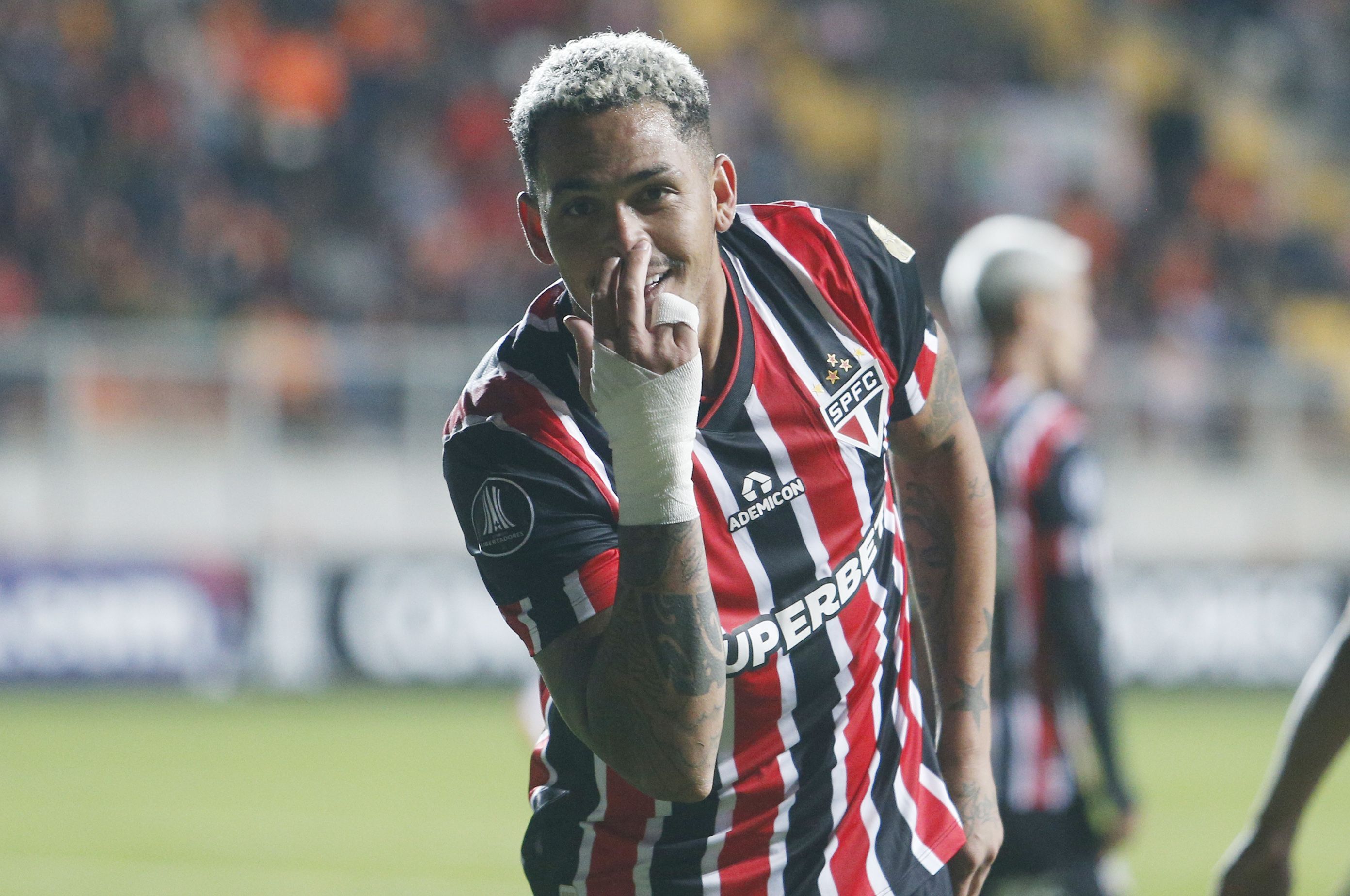 São Paulo vira sobre Cobresal e garante classificação antecipada na Libertadores