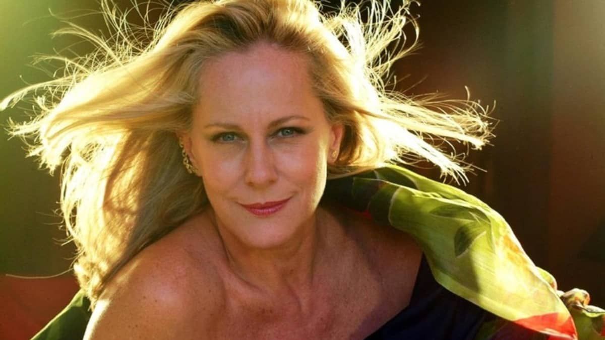 Lucinha Lins completa 70 anos; Relembre os sucessos musicais da atriz 