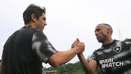 Lucio Flavio cumprimentando o capitão Marçal, no CT Lonier