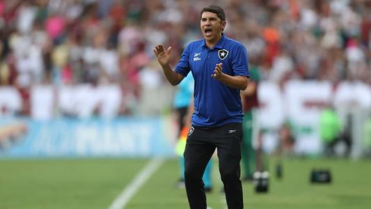 Lucio Flavio no comando do Botafogo em clássico com o Fluminense, no Maracanã