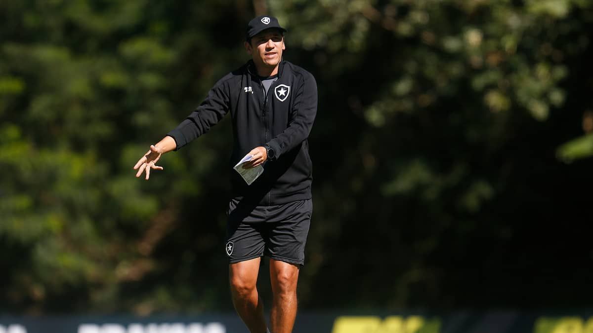 Botafogo busca reinício após crise criada pelo próprio Bruno Lage