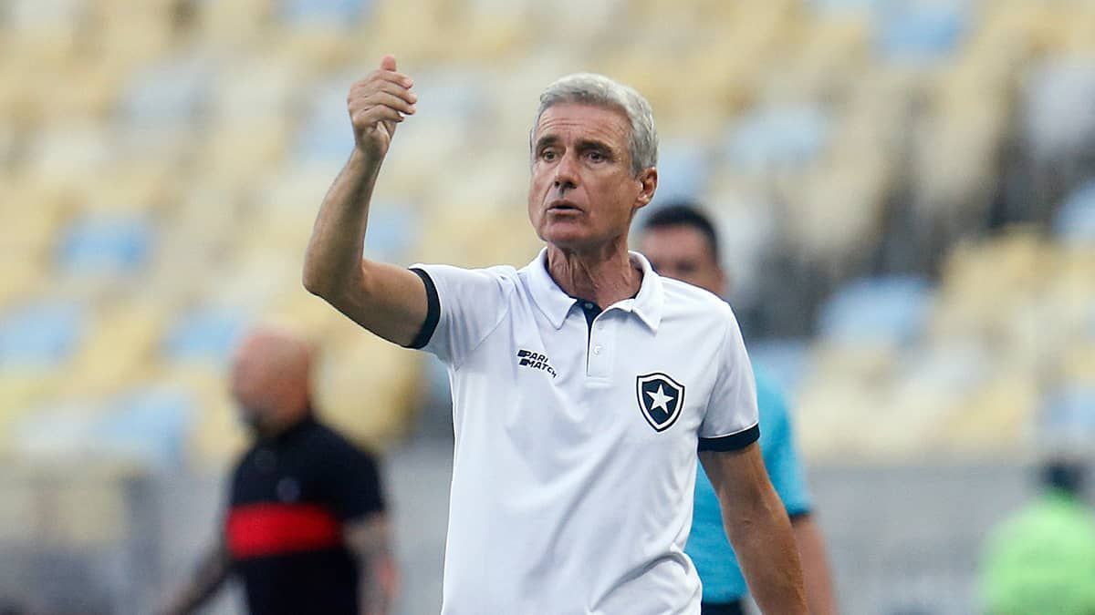 Técnico do Botafogo diz não admitir intervenção em sua equipe
