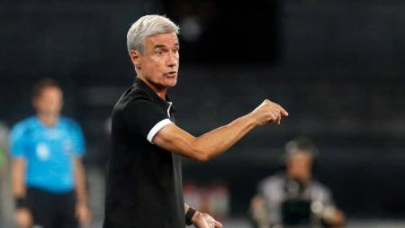 Luis Castro deve repetir o time que venceu o São Paulo