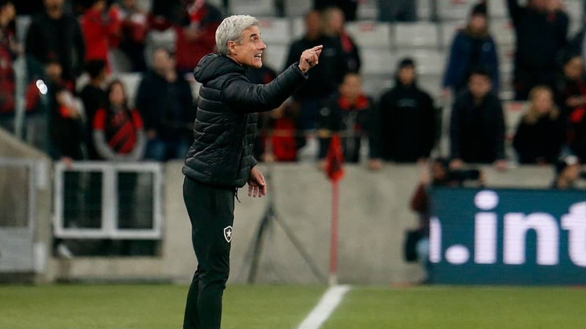 Luís Castro é franco após derrota do Botafogo: 'Sofrível'