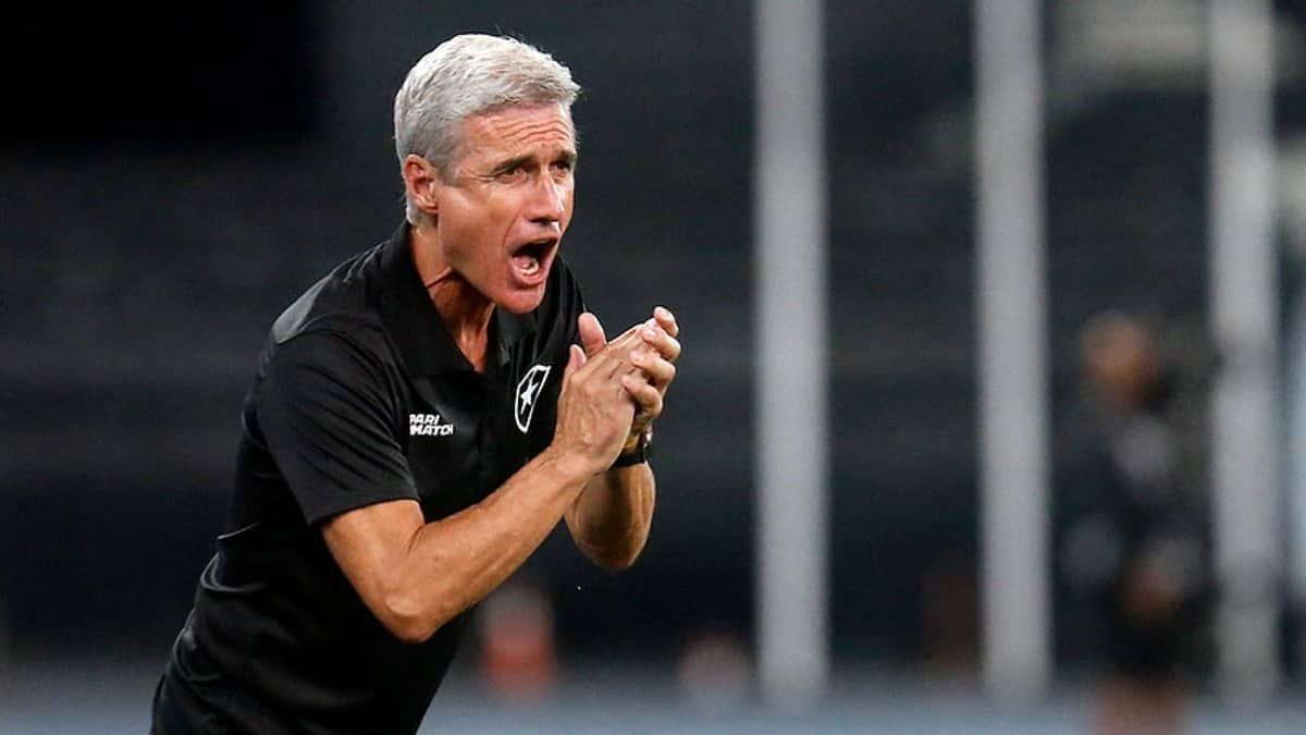 Luís Castro vê antijogo da LDU como estratégia em empate do Botafogo
