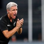 Luís Castro vê antijogo da LDU como estratégia em empate do Botafogo