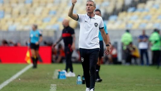 Luís Castro é o atual treinador do Botafogo