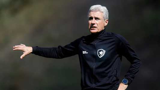 Luís Castro está no comando do Botafogo desde abril de 2022