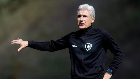 Luís Castro está no comando do Botafogo desde abril de 2022