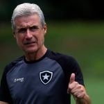Luis Castro garante 'consciência tranquila' após saída do Botafogo