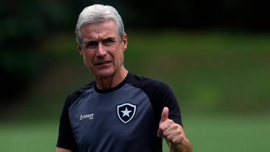Luis Castro ficou pouco mais de um ano como treinador do Botafogo