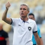 Botafogo perde titular e técnico para o duelo contra o Atlético pelo Brasileirão