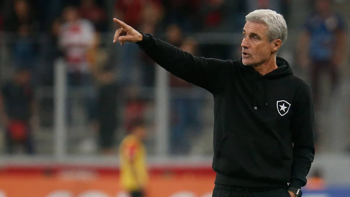 Botafogo anuncia saída, e Luís Castro deixa o clube rumo ao Al Nassr