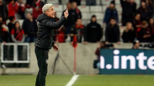 Luís Castro no duelo entre Botafogo e Athletico, pela Copa do Brasil