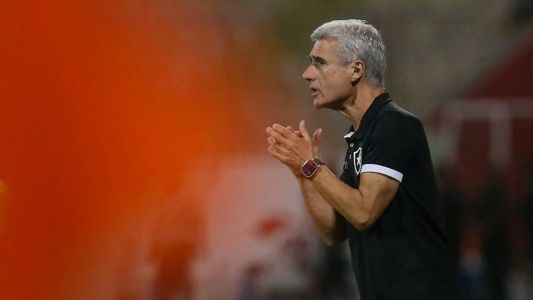 Luís Castro, técnico do Botafogo, em partida contra o César Vallejo